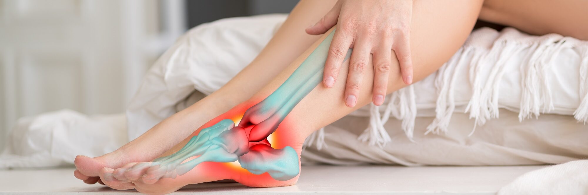 picture of a woman suffering from pain requiring foot and ankle arthritis treatment in Knoxville
